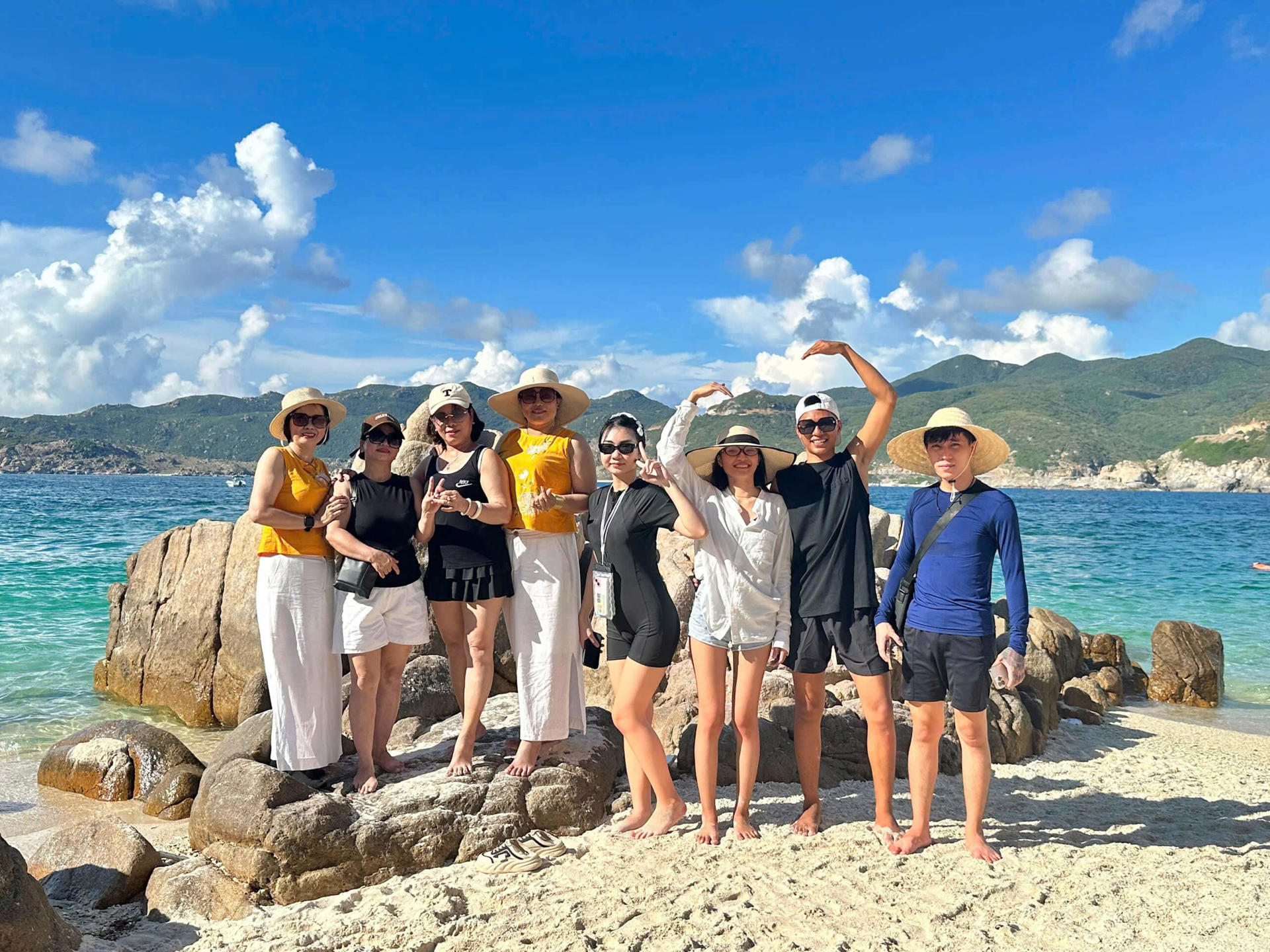 TOUR VỊNH VĨNH HY - ĐẢO BÌNH HƯNG (2N2Đ)