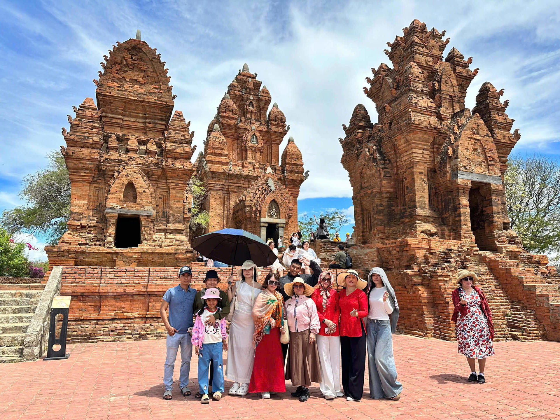 TOUR ĐẢO BÌNH HƯNG (2N2Đ)