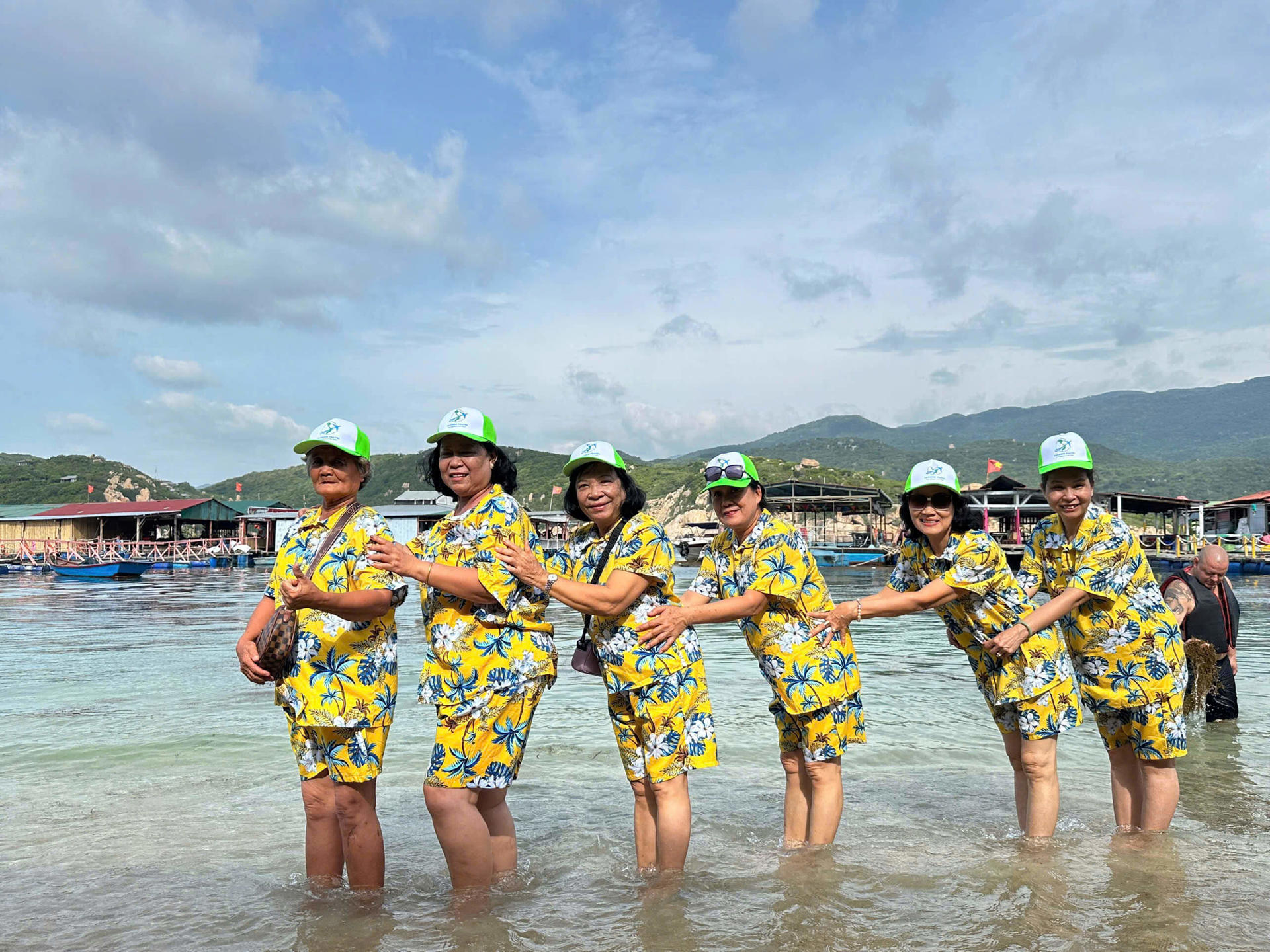 TOUR VỊNH VĨNH HY - ĐẢO BÌNH HƯNG (2N2Đ)