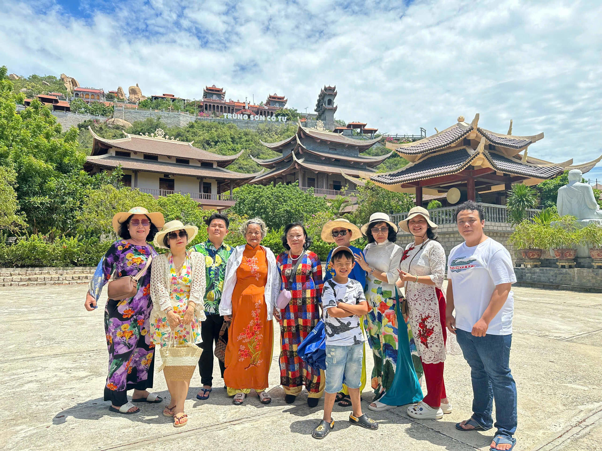 TOUR VỊNH VĨNH HY - ĐẢO BÌNH HƯNG (2N2Đ)